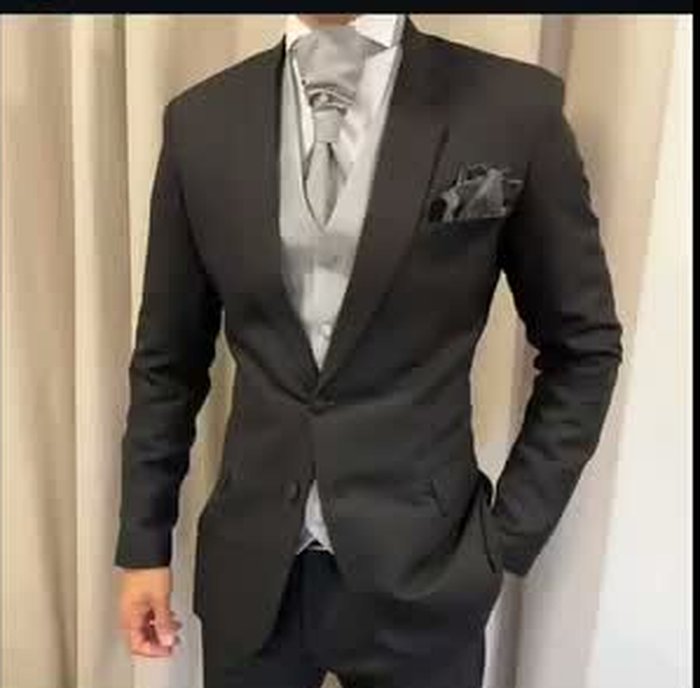 Traje gris con chaleco